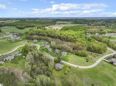 Welcome to this beautifully maintained 5-bedroom, 3-bath home in - photo 3
