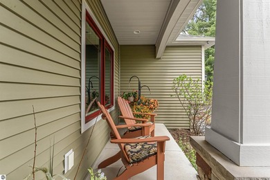 Welcome to this beautifully maintained 5-bedroom, 3-bath home in - photo 9