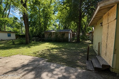 This property offers an opportunity for renovation or investment - photo 3