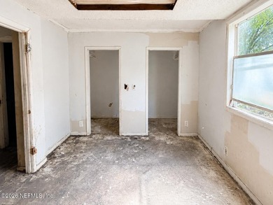 This property offers an opportunity for renovation or investment - photo 5