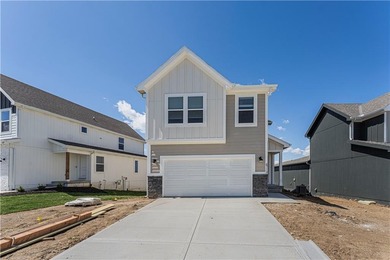 (private lake, pond, creek) Home Sale Pending in Blue Springs Missouri