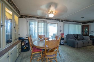 Perfect spot on the River. This Charming 2-bedroom, 2-bathroom - photo 6