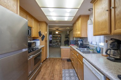 Perfect spot on the River. This Charming 2-bedroom, 2-bathroom - photo 9
