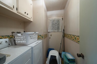 Perfect spot on the River. This Charming 2-bedroom, 2-bathroom - photo 10