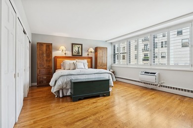 This exceptional home is a meticulously designed combined unit - photo 12