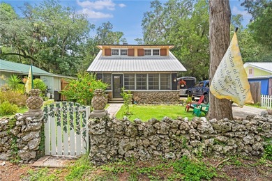 Withlacoochee River Home For Sale in Yankeetown Florida