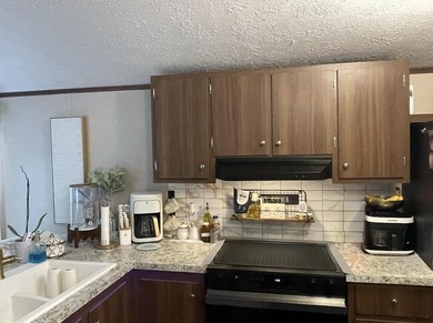 Come take a look at this 2024 barely lived in 2/2 Mobile home on - photo 6