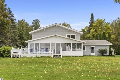 Waterfront 3 BR, 2 BA home with 100 ft private frontage on - photo 6