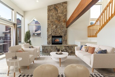 Beautiful, sun-filled 3-bedroom townhome in the heart of Lower - photo 11