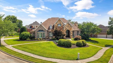 Welcome to Montgomery Cove, one of Knoxville's most sought after - photo 3