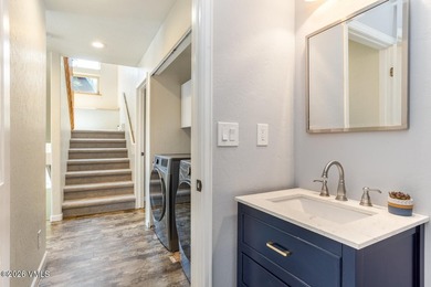 Beautiful, sun-filled 3-bedroom townhome in the heart of Lower - photo 15