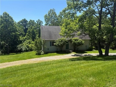 Being Sold TURNKEY! When you walk through the front door your - photo 45
