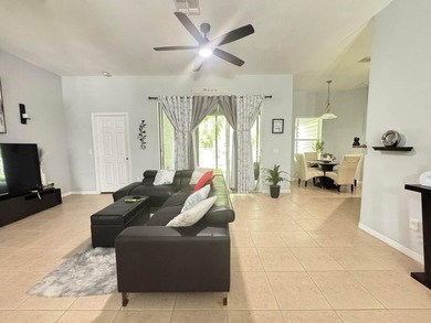 Beautiful 4-Bedroom/3 Bath and Den Home on a Private Lot - - photo 6