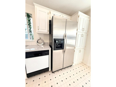 Well-maintained and spacious 1996 manufactured home located in - photo 9
