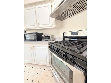 Well-maintained and spacious 1996 manufactured home located in - photo 10