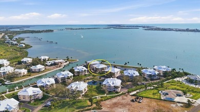 Highly sought-after direct bayfront residence, beautifully - photo 1