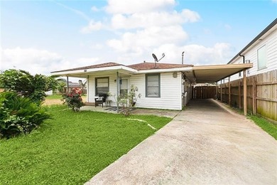 Lake Home For Sale in Kenner, Louisiana