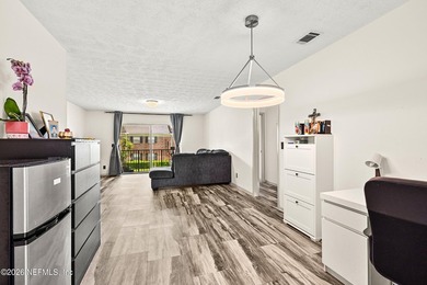 Priced to sell quickly! This turnkey condo at 4915 Baymeadows Rd - photo 7
