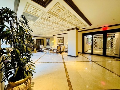Beautiful PENTHOUSE with HIGH CEILINGS & UNOBSTRUCTED WATERFRONT - photo 2