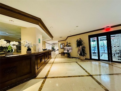Beautiful PENTHOUSE with HIGH CEILINGS & UNOBSTRUCTED WATERFRONT - photo 3