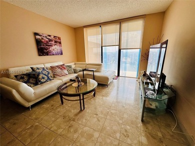 Beautiful PENTHOUSE with HIGH CEILINGS & UNOBSTRUCTED WATERFRONT - photo 5