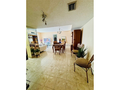 Beautiful PENTHOUSE with HIGH CEILINGS & UNOBSTRUCTED WATERFRONT - photo 7
