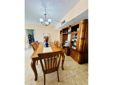 Beautiful PENTHOUSE with HIGH CEILINGS & UNOBSTRUCTED WATERFRONT - photo 8