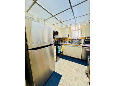 Beautiful PENTHOUSE with HIGH CEILINGS & UNOBSTRUCTED WATERFRONT - photo 10