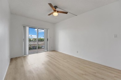 Priced to sell!!! Exquisite top-floor 3-bedroom, 2-bathroom with - photo 15
