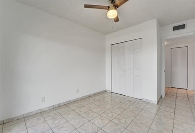 Priced to sell!!! Exquisite top-floor 3-bedroom, 2-bathroom with - photo 18