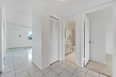 Priced to sell!!! Exquisite top-floor 3-bedroom, 2-bathroom with - photo 19