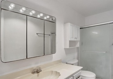Priced to sell!!! Exquisite top-floor 3-bedroom, 2-bathroom with - photo 20