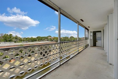 Priced to sell!!! Exquisite top-floor 3-bedroom, 2-bathroom with - photo 21