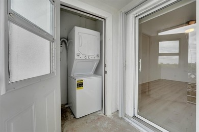 Priced to sell!!! Exquisite top-floor 3-bedroom, 2-bathroom with - photo 22