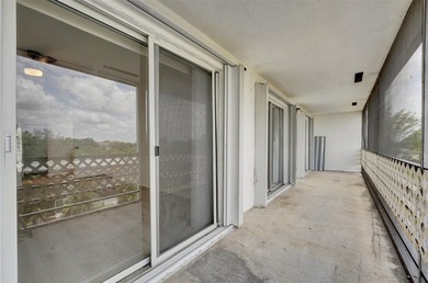 Priced to sell!!! Exquisite top-floor 3-bedroom, 2-bathroom with - photo 23