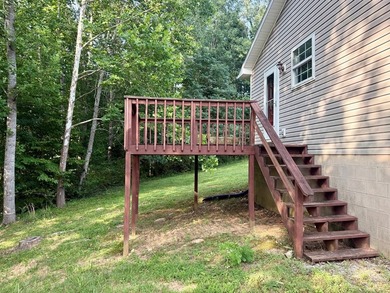 Charming 3 bedroom, 1.5 bath home situated on a spacious 0.64 - photo 5