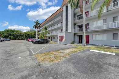 Priced to sell!!! Exquisite top-floor 3-bedroom, 2-bathroom with - photo 28