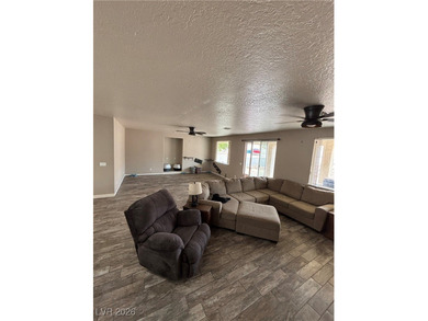 Welcome to a spacious single-story home in the desirable Cottage - photo 4