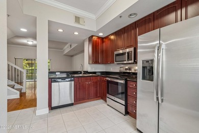 Priced below market! Move-in ready 2BR/2.5BA condo in Il - photo 7