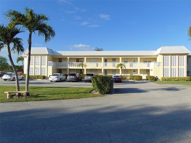 FIRST FLOOR. INCREDIBLE DEAL ON A 2 BEDROOM 2 BATH. BEAUTIFUL - photo 2