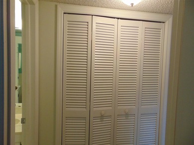 FIRST FLOOR. INCREDIBLE DEAL ON A 2 BEDROOM 2 BATH. BEAUTIFUL - photo 8