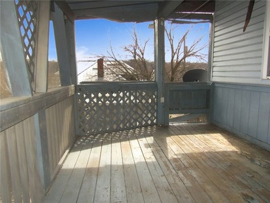 Great opportunity in Tarentum! Large covered front porch! - photo 4