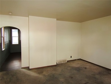Great opportunity in Tarentum! Large covered front porch! - photo 6