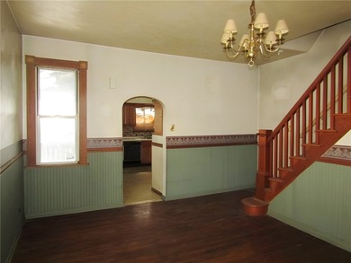 Great opportunity in Tarentum! Large covered front porch! - photo 10