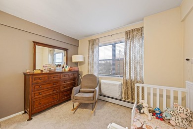 Welcome to this beautifully maintained 1-bedroom, 1-bath co-op - photo 11