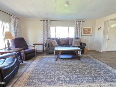 Welcome home to this beautifully maintained 3-bedroom - photo 17