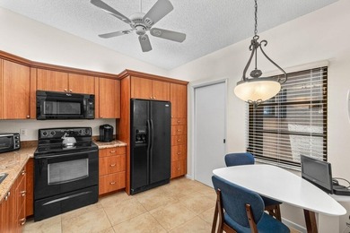 Lovely 2 beds/2 bath villa in beautiful gated 55+ Whisper Walk! - photo 7