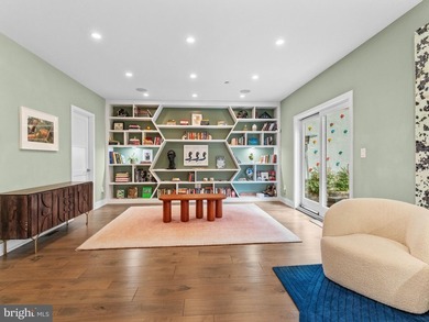A Rare First Offering. A privately curated, custom end-unit - photo 14