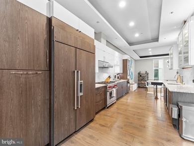 A Rare First Offering. A privately curated, custom end-unit - photo 25