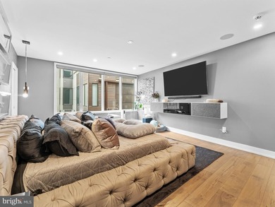 A Rare First Offering. A privately curated, custom end-unit - photo 30